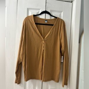 NWT! Old Navy Women's Long Sleeve V-Neck Top in Brown